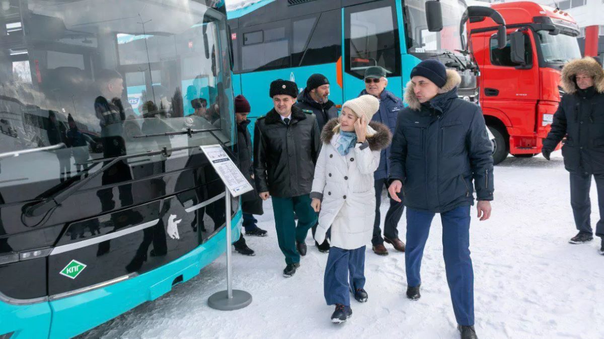 Чиновники первыми увидели новейшее поколение автобусов «КамАЗ»