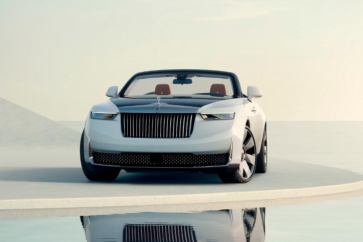 Компания Rolls-Royce представила самый роскошный свой автомобиль 