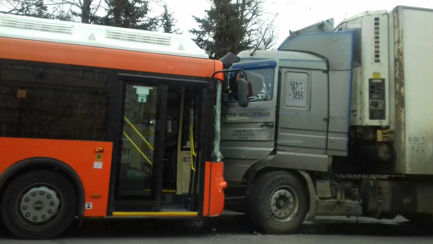 В Нижнем Новгороде водитель скончался за рулём автобуса