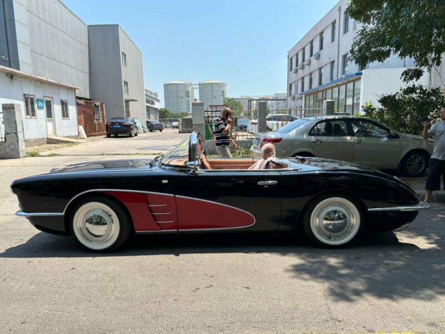 Компания BYD создала родстер на базе Chevrolet Corvette 1958 года