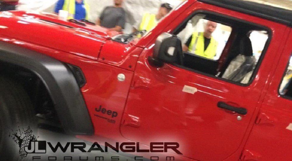 Появились фотографии нового Jeep Wrangler Unlimited 