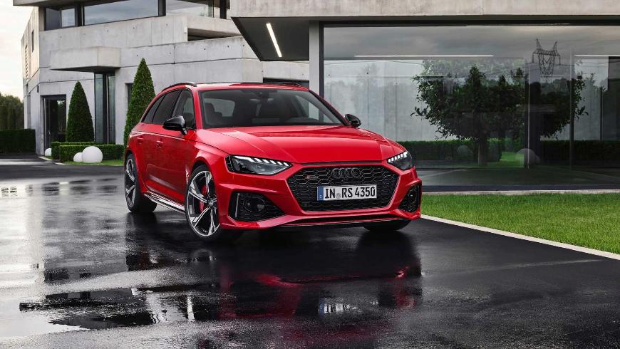 Audi представила мощный универсал RS4 Avant нового поколения