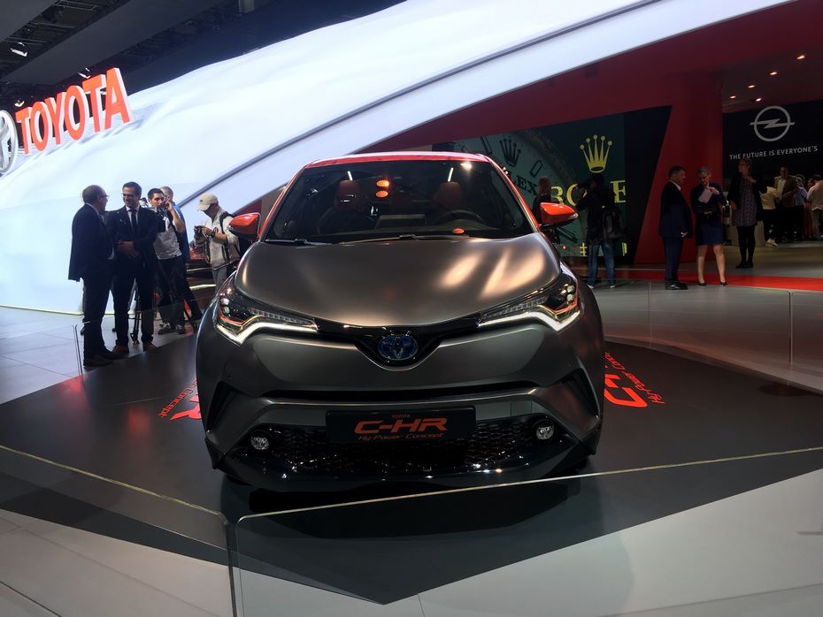 Во Франкфурте Toyota показала кроссовер C-HR с новой гибридной системой