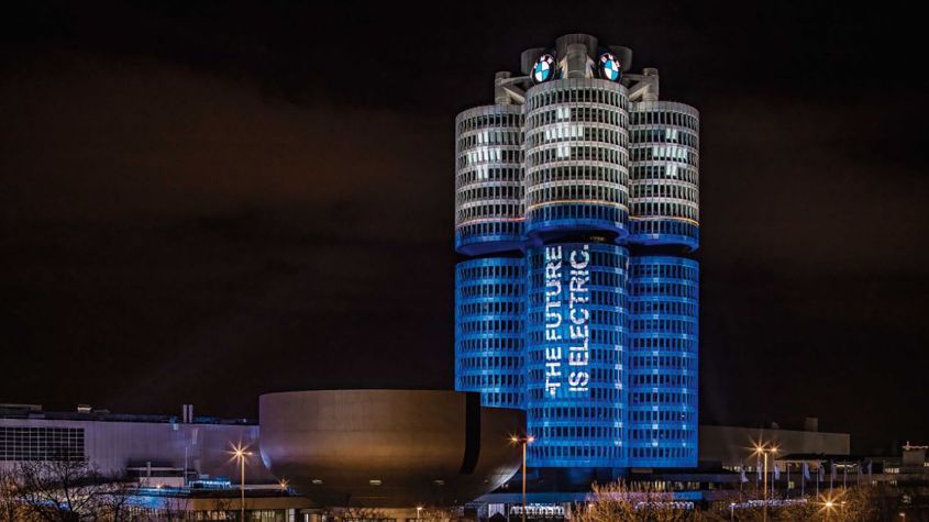 BMW перейдет на твердотельные батареи до конца 2030 года