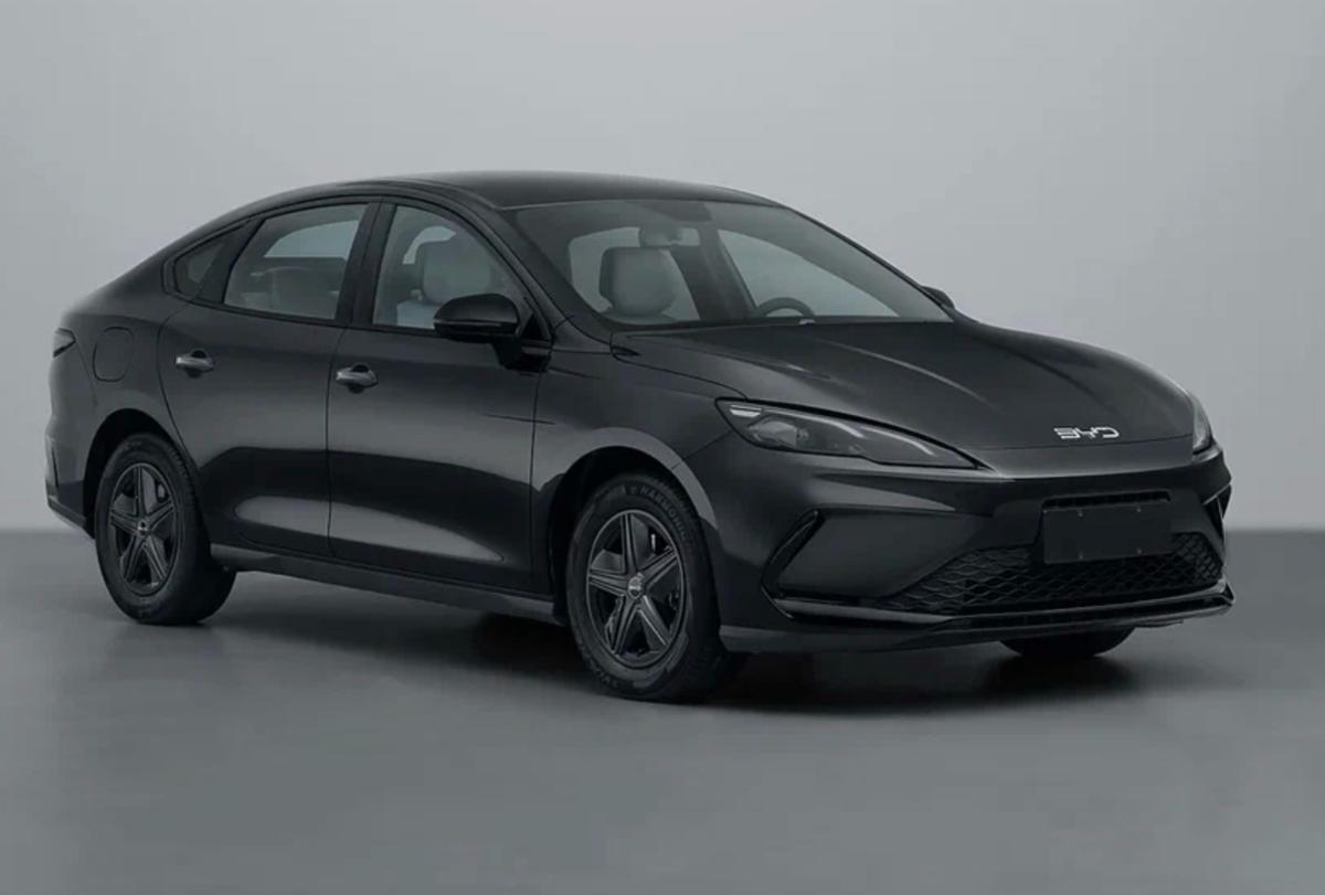 В России продают седан BYD с запасом хода в 2 тысячи километров
