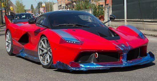 Ferrari проводит испытания суперкара с мотором мощностью в 1050 л/с
