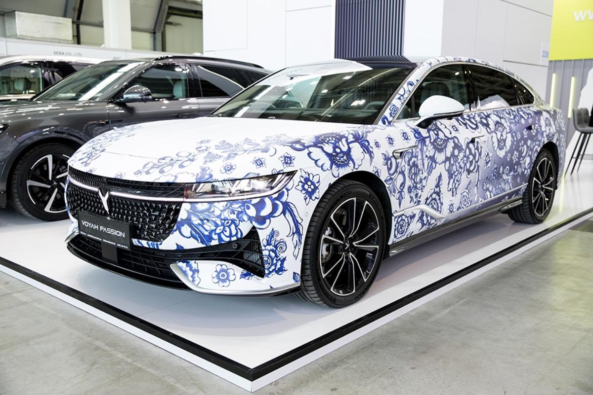 На «Иннопроме» представили новейший гибрид Voyah. Продажи уже начались