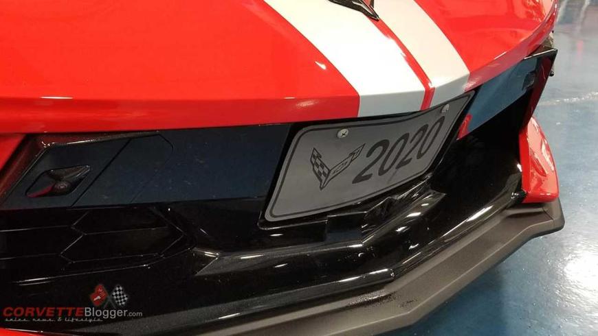 Создатели нового Chevy Corvette позаботились о месте для номерного знака