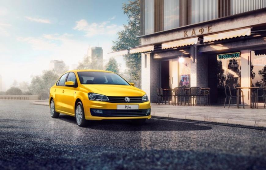 Volkswagen объявил скидки на седан Polo в желтом цвете 