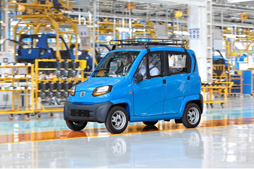Самая дешевая иномарка 2025. Bajaj qute. индийская малолитражка bajaj. самая дешевая машина. самый дешевый автомобиль.