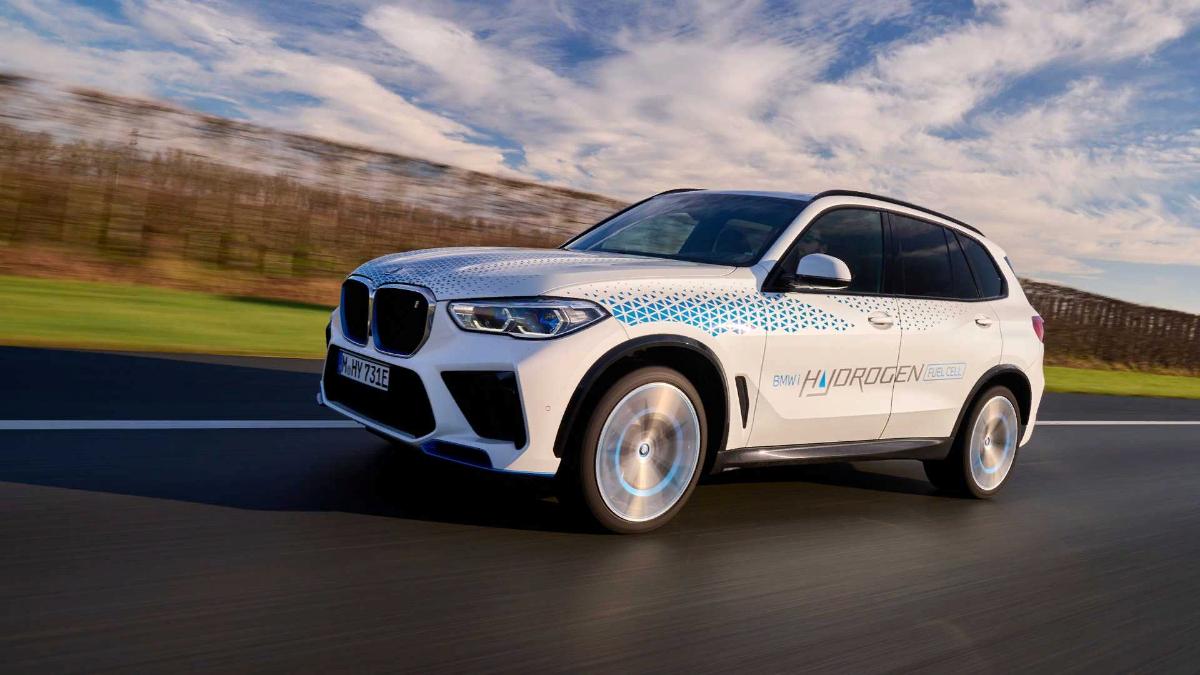 Компания BMW начинает испытания кроссоверов BMW iX5  с водородными моторами