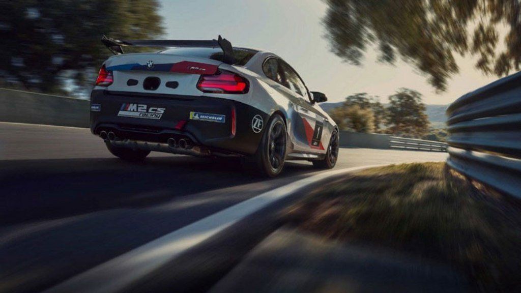 BMW демонстрирует M2 CS Racing как доступное гоночное авто