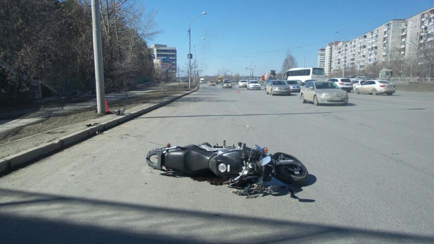 Мотоциклист попал в аварию в Екатеринбурге