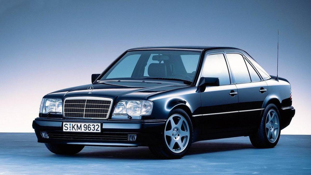 Porsche напоминает нам, что он участвовал в создании культового Mercedes  500 E Sports