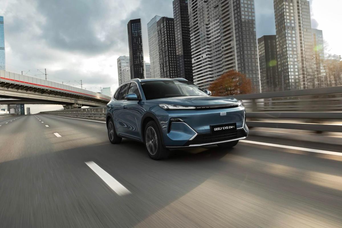 Geely рассказала, что предложит россиянам новый гибрид Geely EX5 EM-i