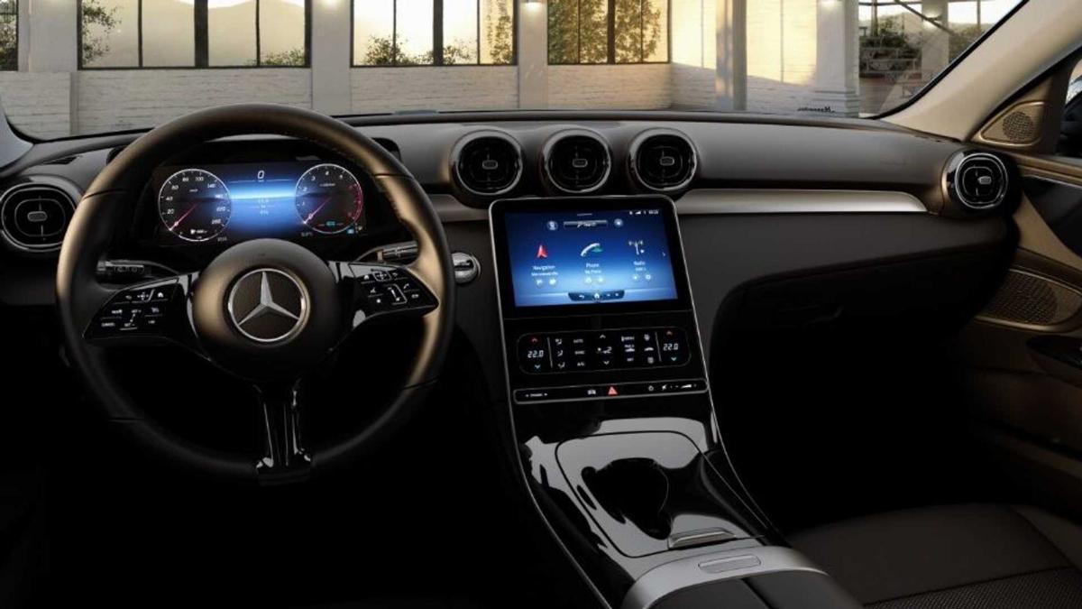 Базовый Mercedes C-Class 2022 года сохранит традиционные кнопки 