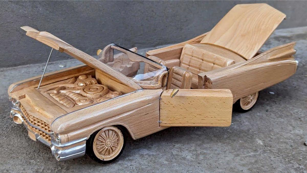 Из дерева сделали удивительно точную копию кабриолета Cadillac