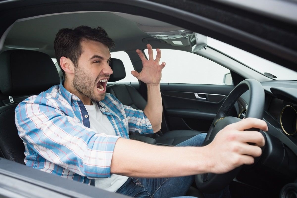 Сколько процентов водителей в России способны  контролировать эмоции, находясь за рулем