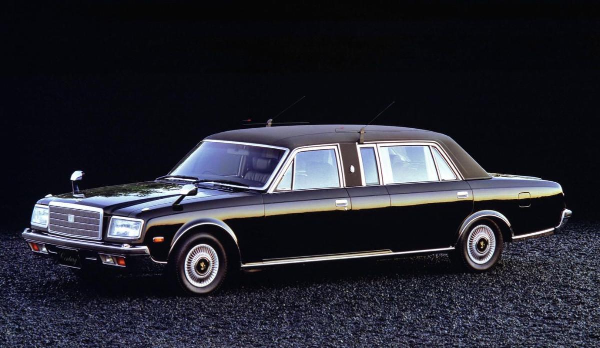 Toyota Century с длинной колесной базой и малым клиренсом