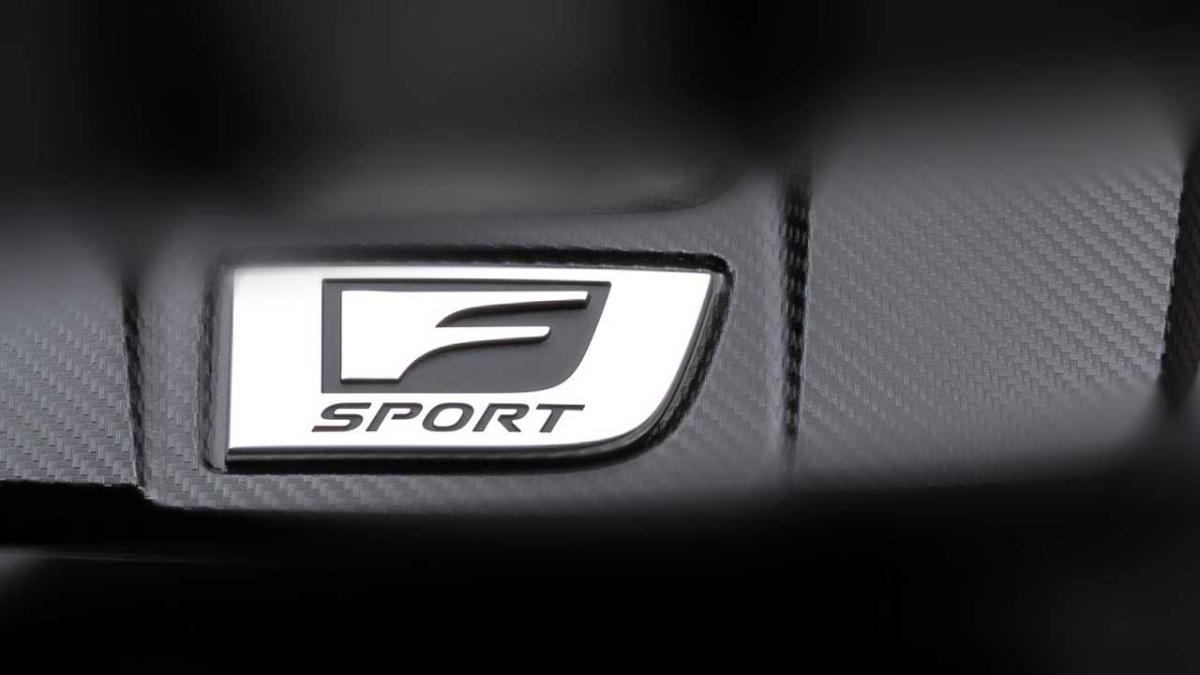 Lexus показал новую модель F-Sport на тизере 