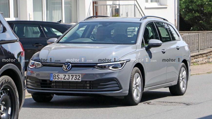 В Сети появились фотографии нового поколения универсала VW Golf Variant