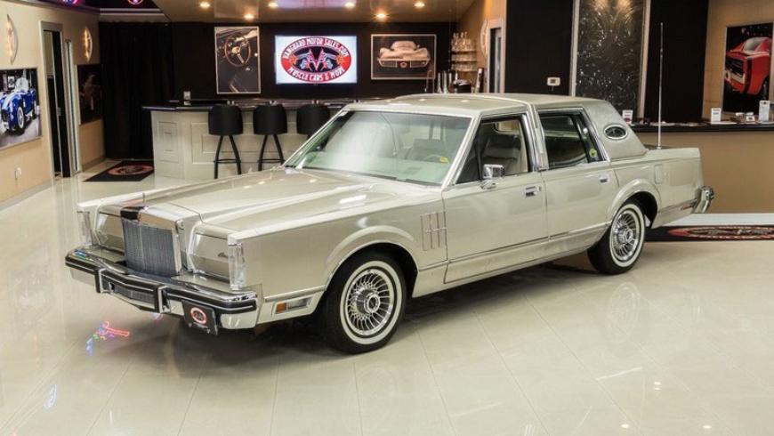 На продажу выставлен Lincoln Continental 1980 года