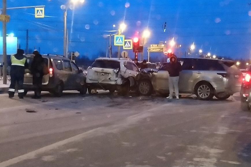 В Петербурге на Косыгина произошла массовая авария