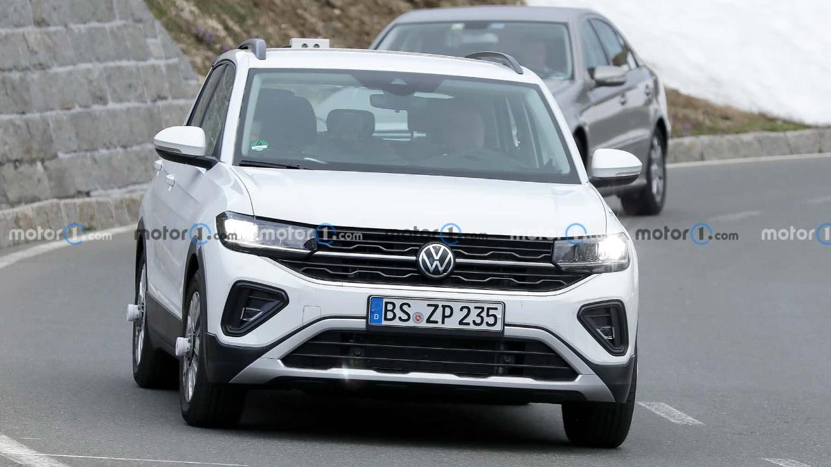 На тестах замечен обновленный кроссовер Volkswagen T-Cross почти без камуфляжа 