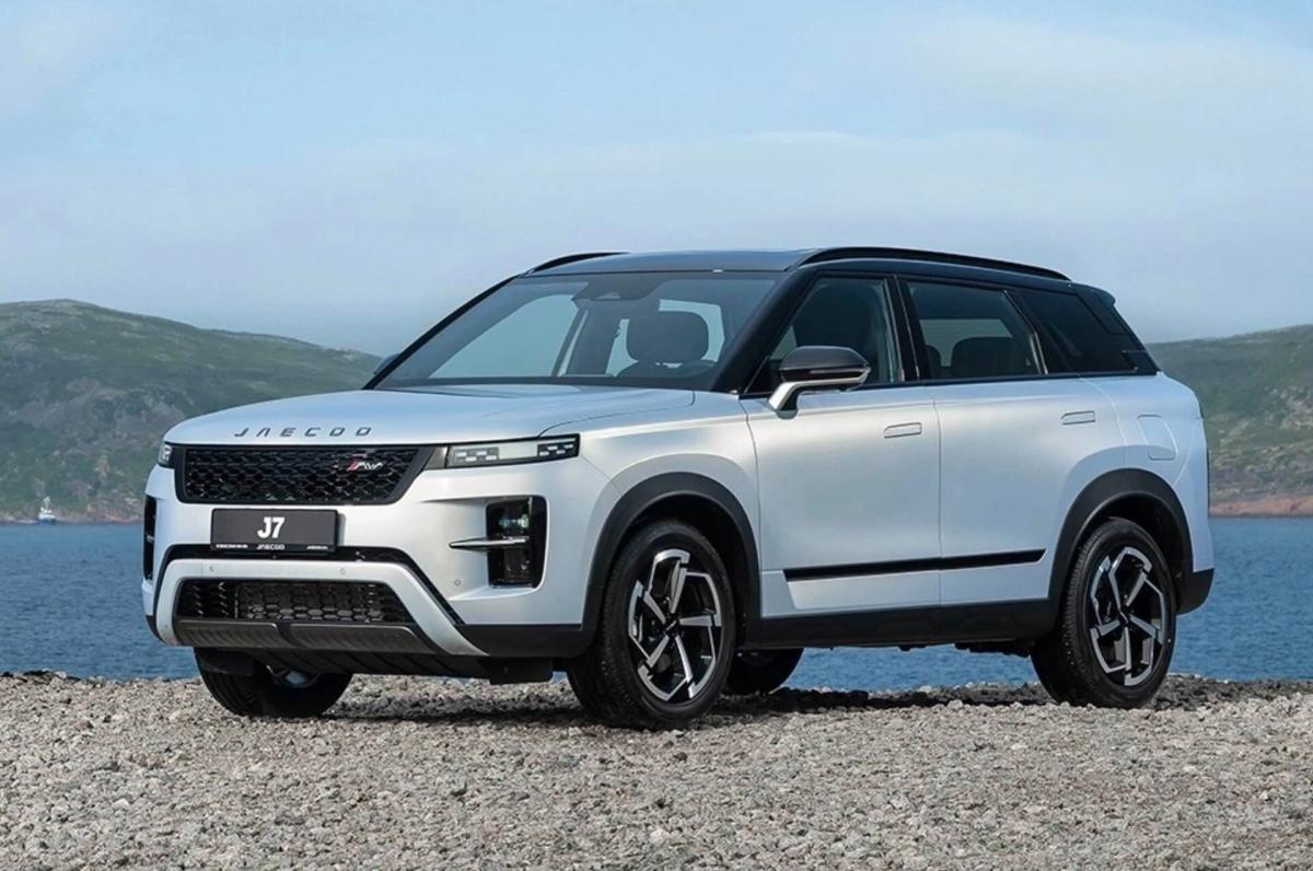 «Китаец» с внешностью Range Rover Evoque: дилерам не хватает кроссоверов Jaecoo J7