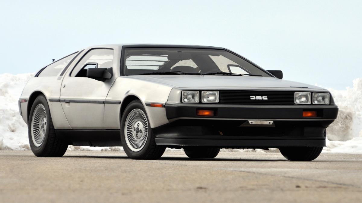 Этот DeLorean DMC-12 отреставрирован практически до идеального состояния