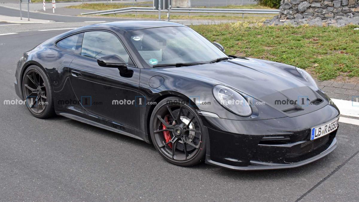 Обновленное купе Porsche 911 GT3 Touring "засекли" на тестах 