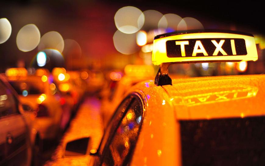 Развитие агрегаторов привело к резкому снижению доходов таксистов 
