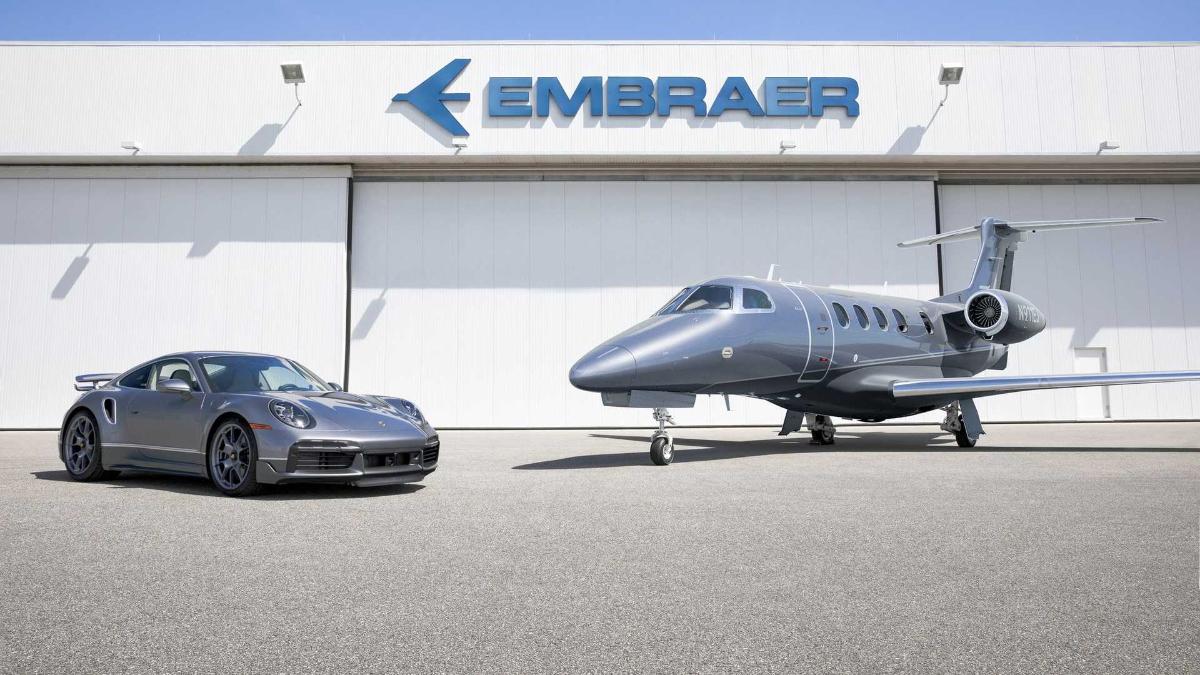 Покупая самолет Embraer Phenom 300E Jet, Porsche 911 Turbo S достается в подарок