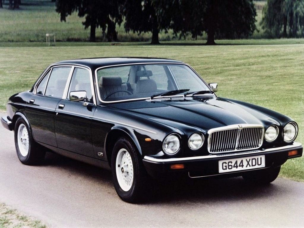 Машина Jaguar XJ