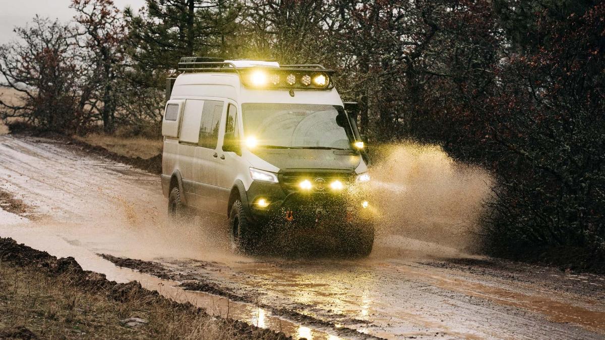 Этот автодом на базе Mercedes Sprinter Camper проедет куда угодно!