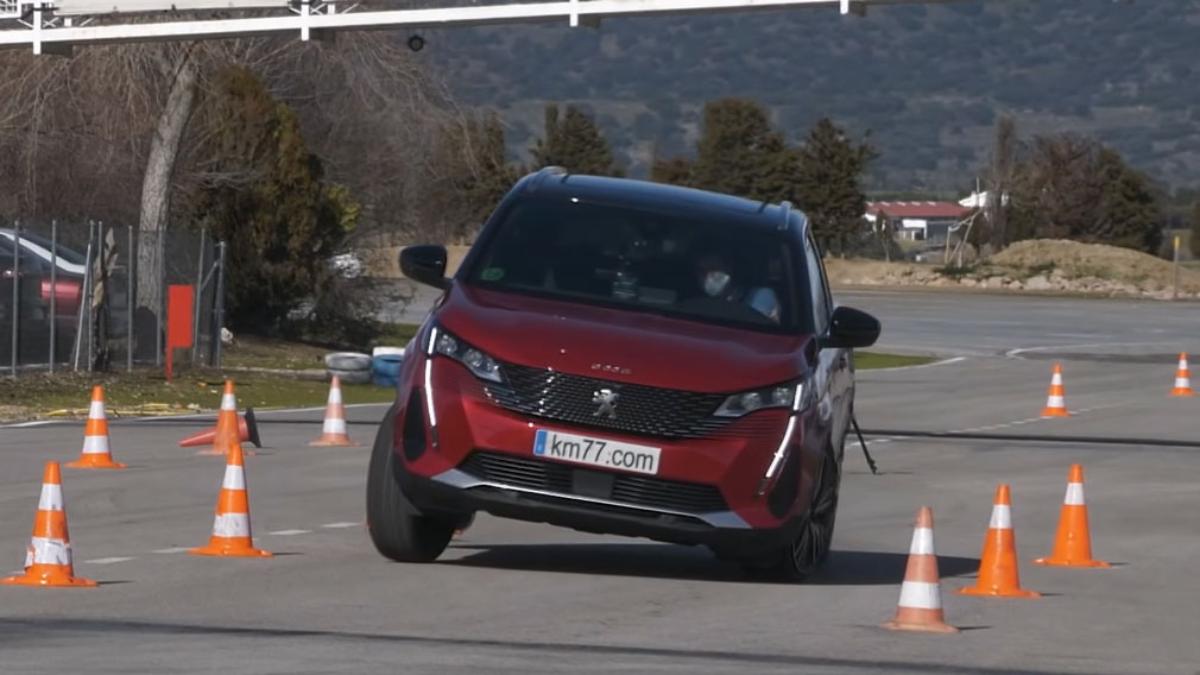 Рестайлинговый Peugeot 3008 хуже справился с «лосиным тестом»