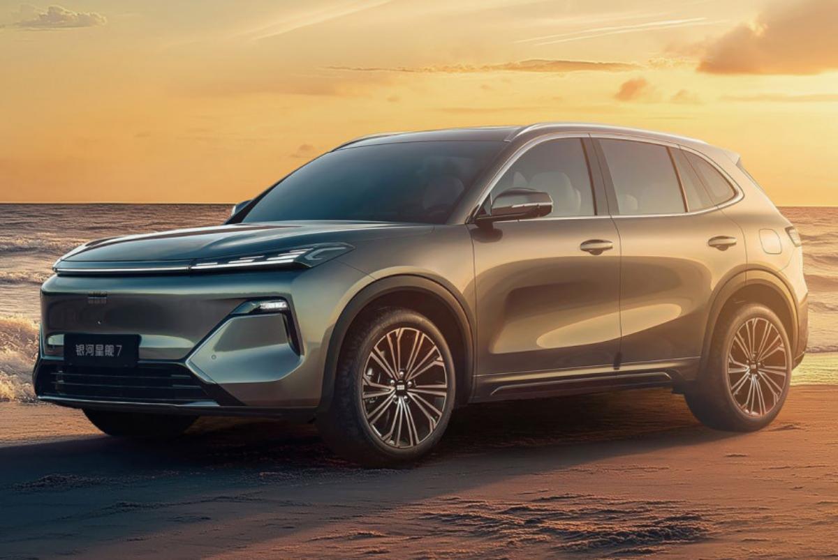 Дорестайлинговый Geely Galaxy Starship 7 выставили на продажу в двух комплектациях