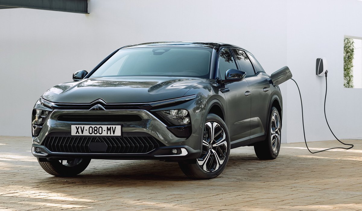 Компания Citroen презентовала кросс-седан C5 X с интересной внешностью