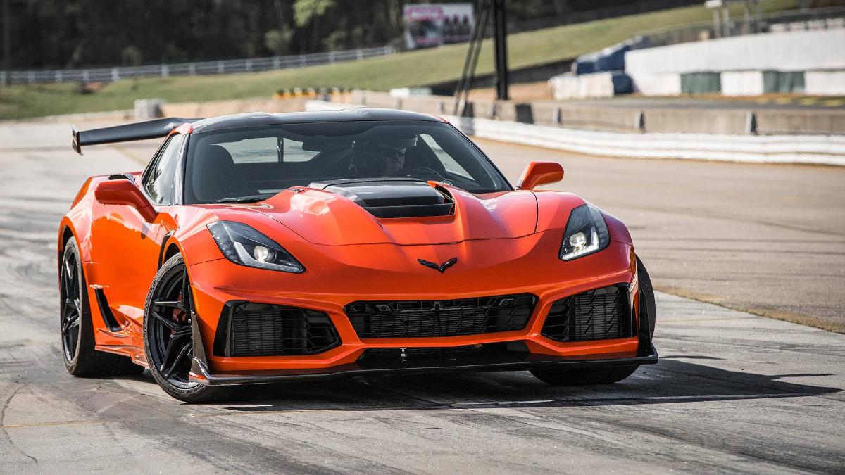 Драг-рейсинг: Chevy Corvette ZR1 против с Ford Mustang Shelby GT500