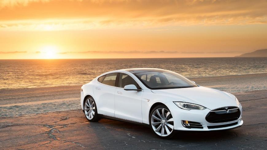 Обновленная Tesla Model S прибавила в динамике