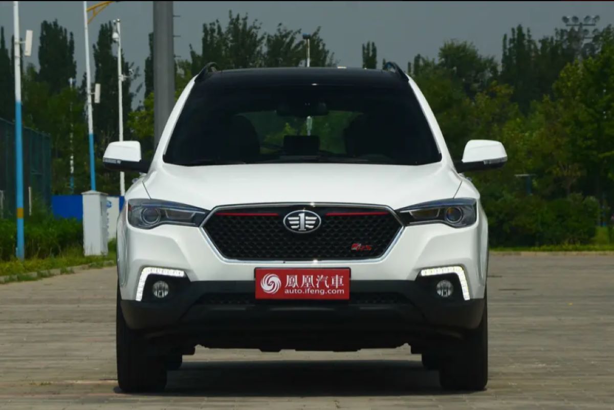 Эксперт «ЗР» дал оценку живучему кроссоверу размером с Toyota RAV4 за 1,5 млн