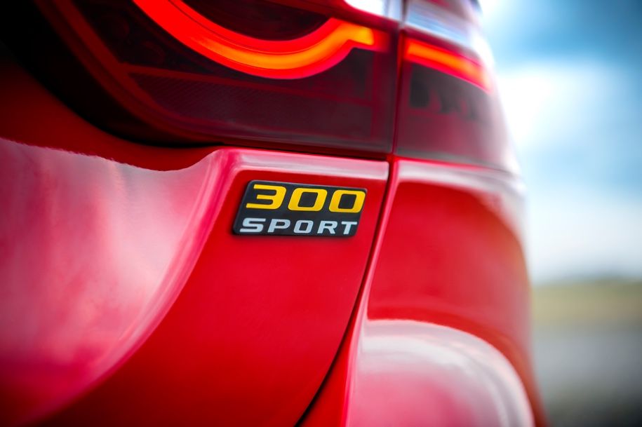 Для Jaguar XE/XF представили новую версию 300 Sport