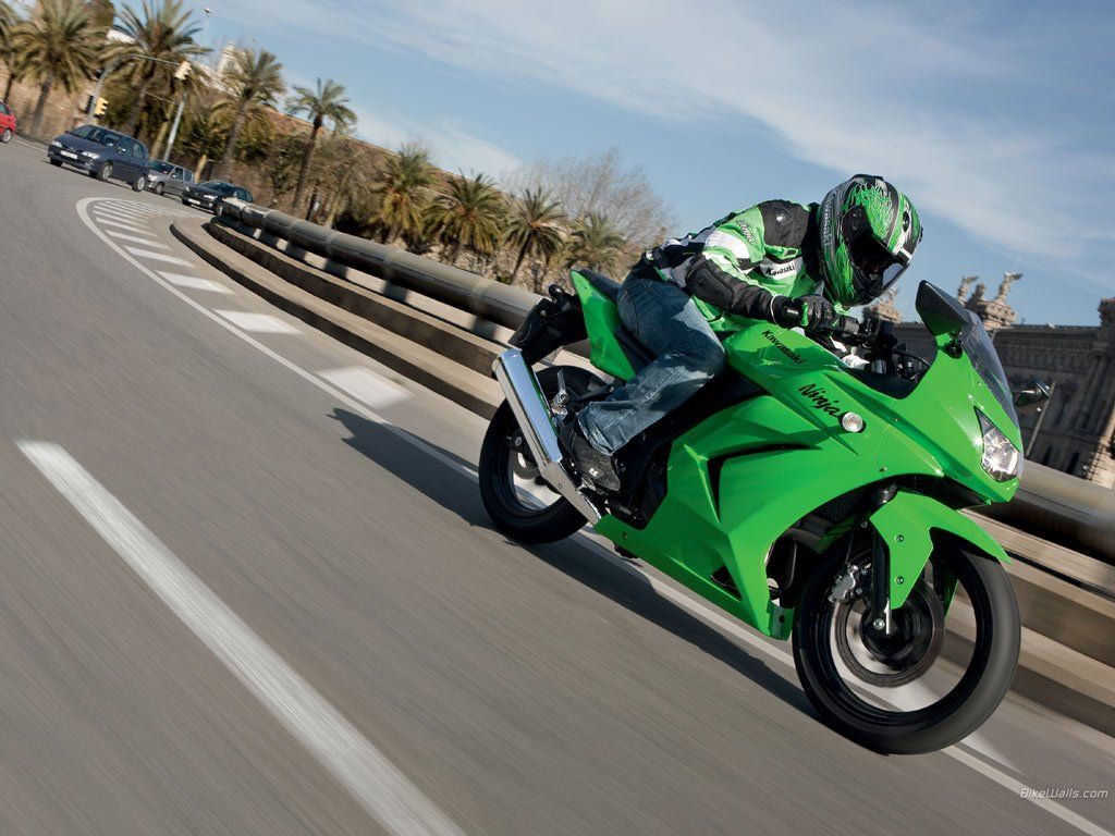 Kawasaki станет устанавливать в свои мотоциклы опции премиальных авто