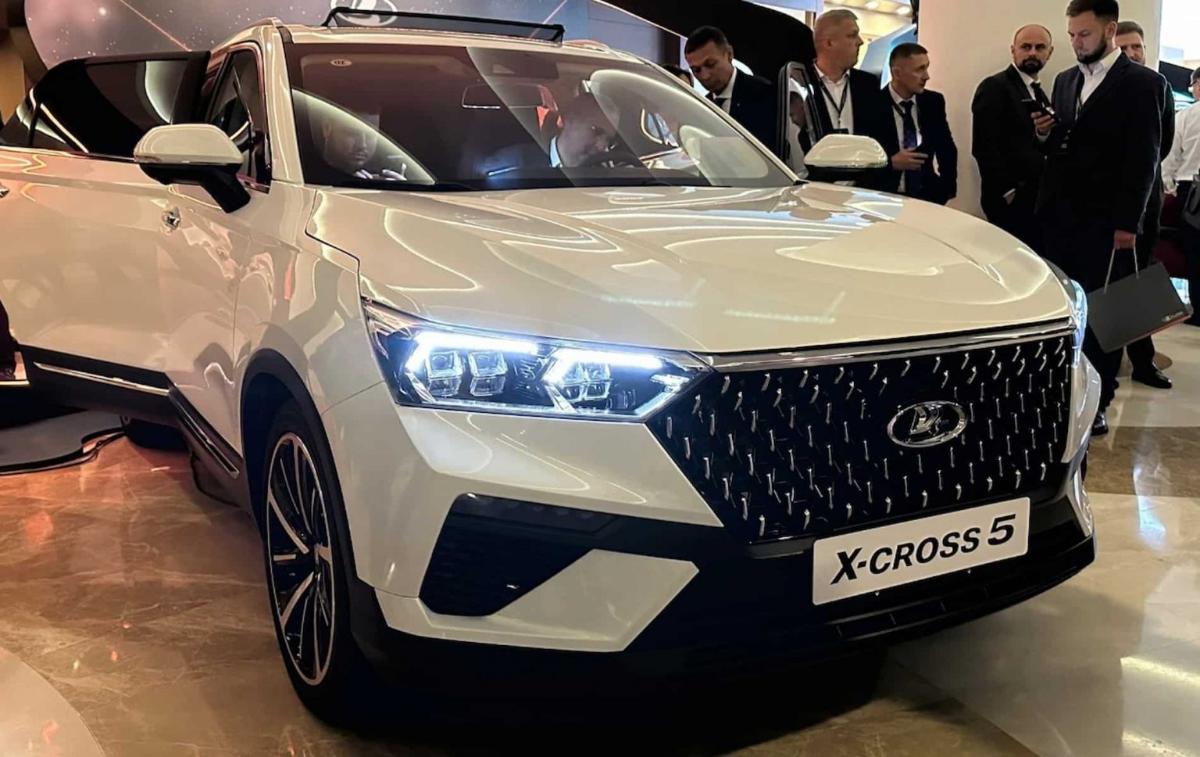 Автоэксперт Хресин назвал цену одним из условий успеха нового кроссовера LADA X-cross 5 на рынке РФ