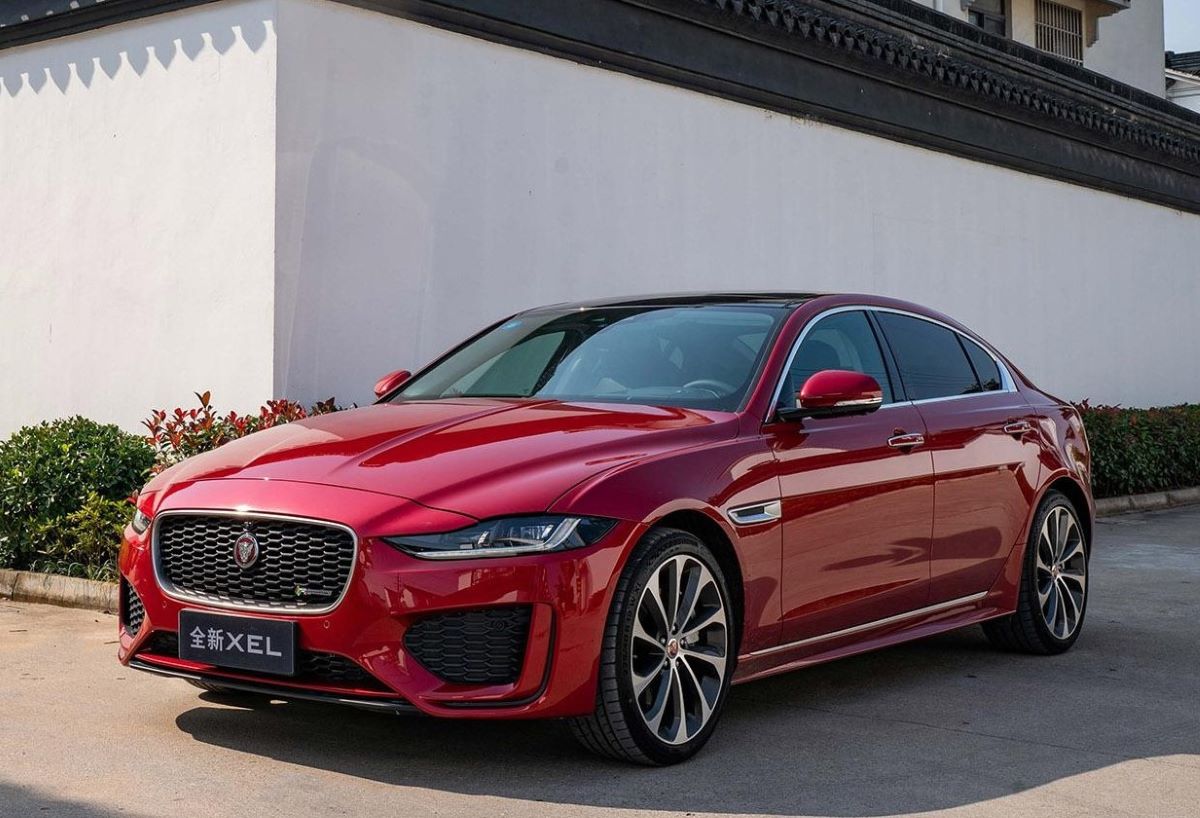 До РФ добрался рестайлинговый Jaguar XE. Он подорожал в 2 раза 