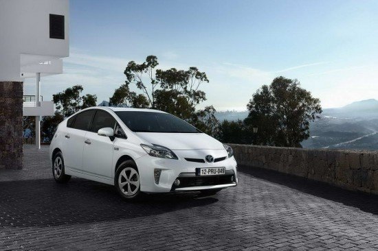Toyota повременит с выпуском нового гибрида Toyota Prius