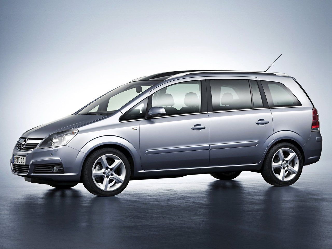 Опель 7 местный. Opel Zafira. Opel Zafira b (2005–2008). Опель Зафира 2005. Опель Зафира 2007.