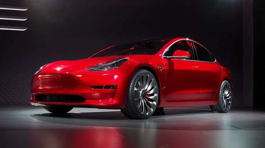 Аналитики подсчитали, что бюджетный электрокар Tesla Model 3 приносит компании убытки