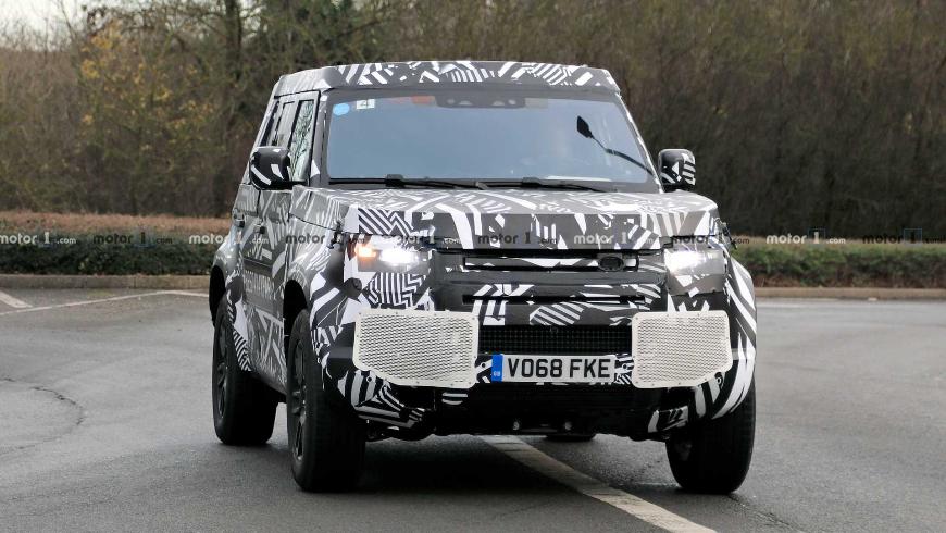 Журналистам попался прототип нового Land Rover Defender