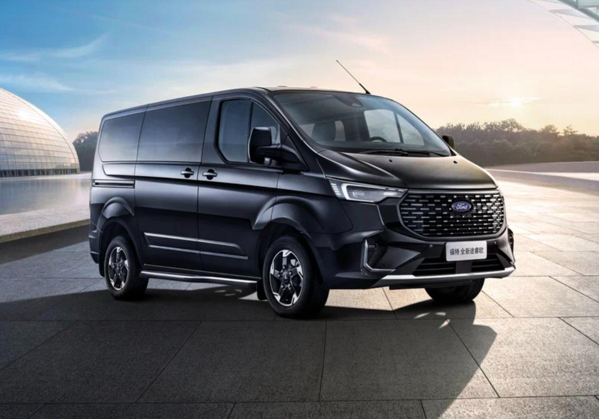В России распродают остатки минивэнов Ford Tourneo Custom китайской сборки